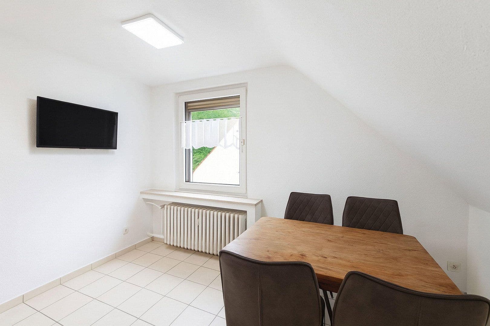 Prenájom bytu 3-izbový 100 m², Brundelstraße 20, Bochum, Severné Porýnie - Westfálsko Prenájom bytu 3-izbový 100 m², Brundelstraße 20, Bochum, Severné Porýnie - Westfálsko