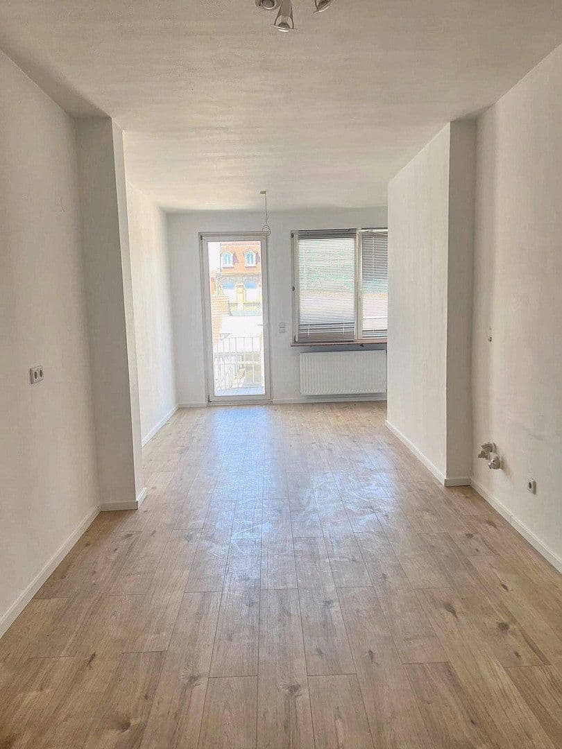 Prenájom bytu 3-izbový 120 m², F1/4, Mannheim, Bádensko-Wurttembersko Prenájom bytu 3-izbový 120 m², F1/4, Mannheim, Bádensko-Wurttembersko