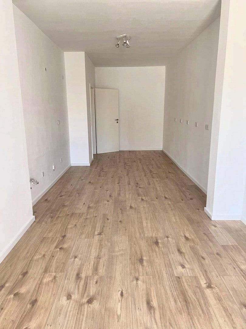 Prenájom bytu 3-izbový 120 m², F1/4, Mannheim, Bádensko-Wurttembersko Prenájom bytu 3-izbový 120 m², F1/4, Mannheim, Bádensko-Wurttembersko
