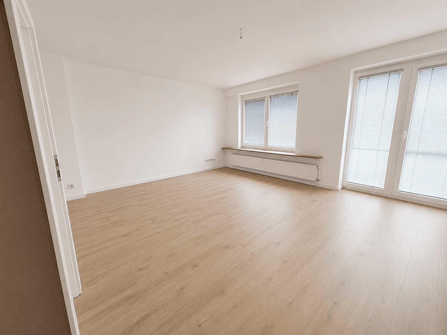 Prenájom bytu 3-izbový 120 m², F1/4, Mannheim, Bádensko-Wurttembersko Prenájom bytu 3-izbový 120 m², F1/4, Mannheim, Bádensko-Wurttembersko