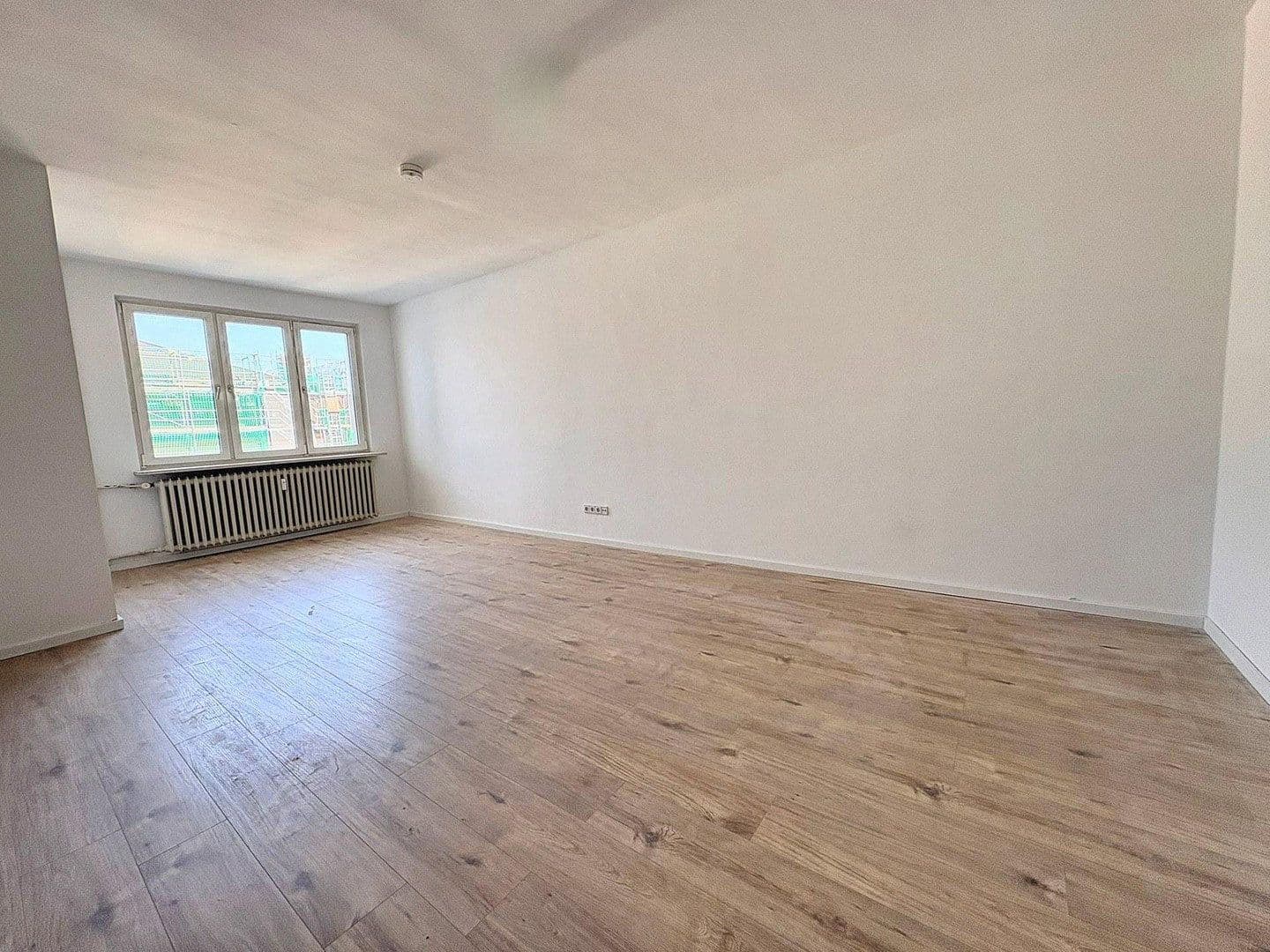 Prenájom bytu 3-izbový 120 m², F1/4, Mannheim, Bádensko-Wurttembersko Prenájom bytu 3-izbový 120 m², F1/4, Mannheim, Bádensko-Wurttembersko