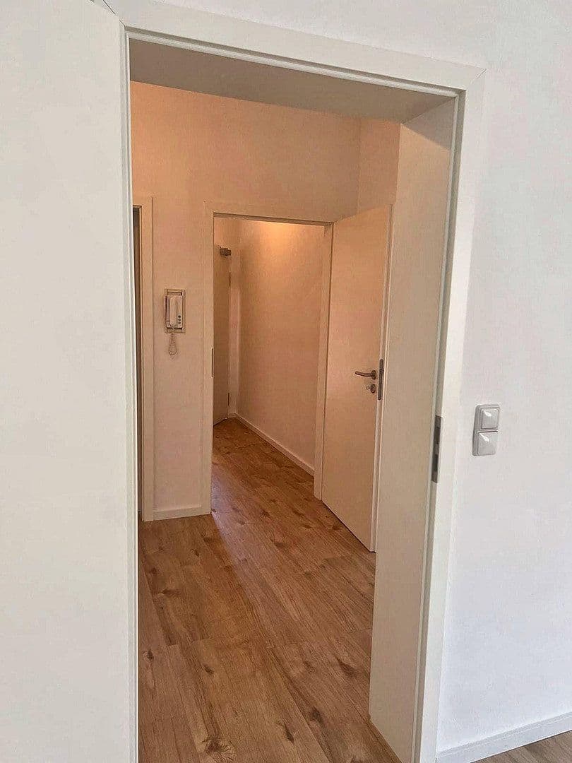 Prenájom bytu 3-izbový 120 m², F1/4, Mannheim, Bádensko-Wurttembersko Prenájom bytu 3-izbový 120 m², F1/4, Mannheim, Bádensko-Wurttembersko