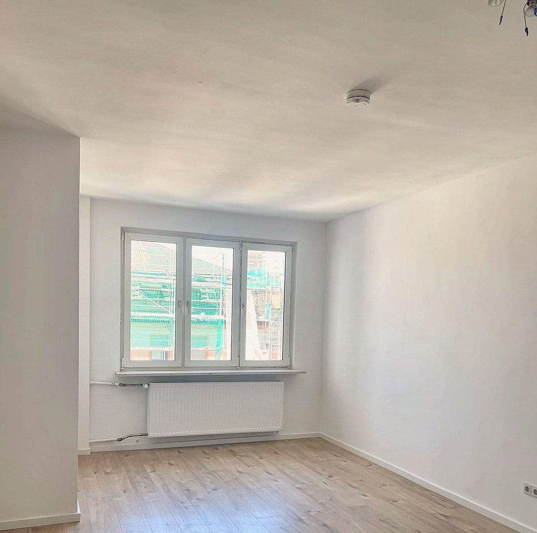 Prenájom bytu 3-izbový 120 m², F1/4, Mannheim, Bádensko-Wurttembersko Prenájom bytu 3-izbový 120 m², F1/4, Mannheim, Bádensko-Wurttembersko