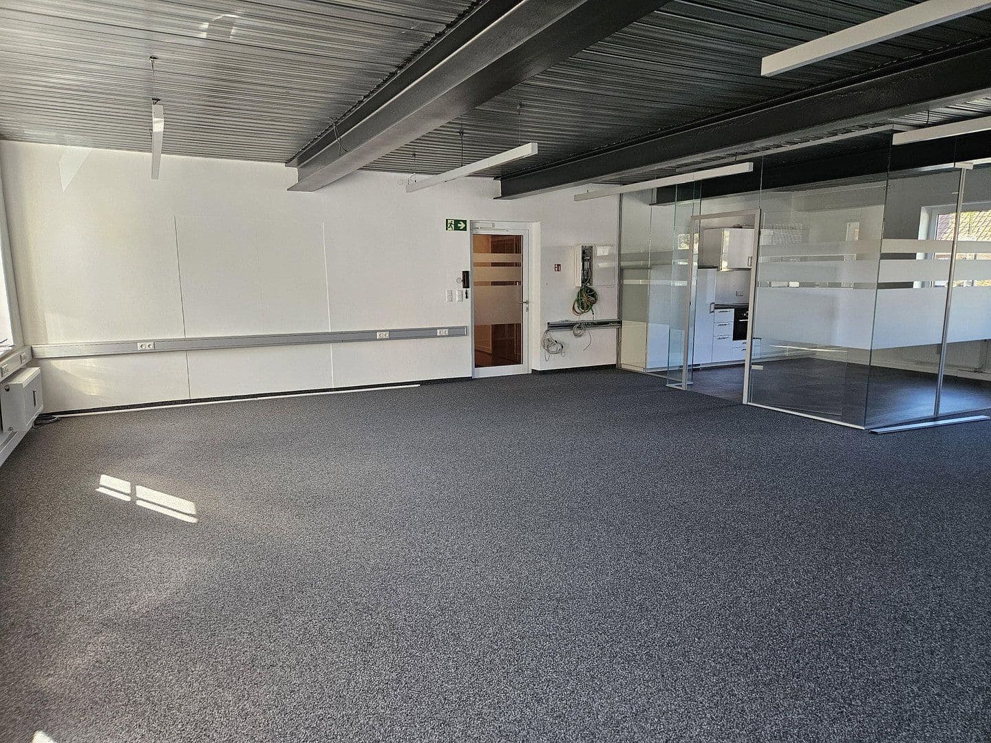 Prenájom kancelárie 133 m², Kirchenstraße 2, Feldkirchen, Bavorsko Prenájom kancelárie 133 m², Kirchenstraße 2, Feldkirchen, Bavorsko