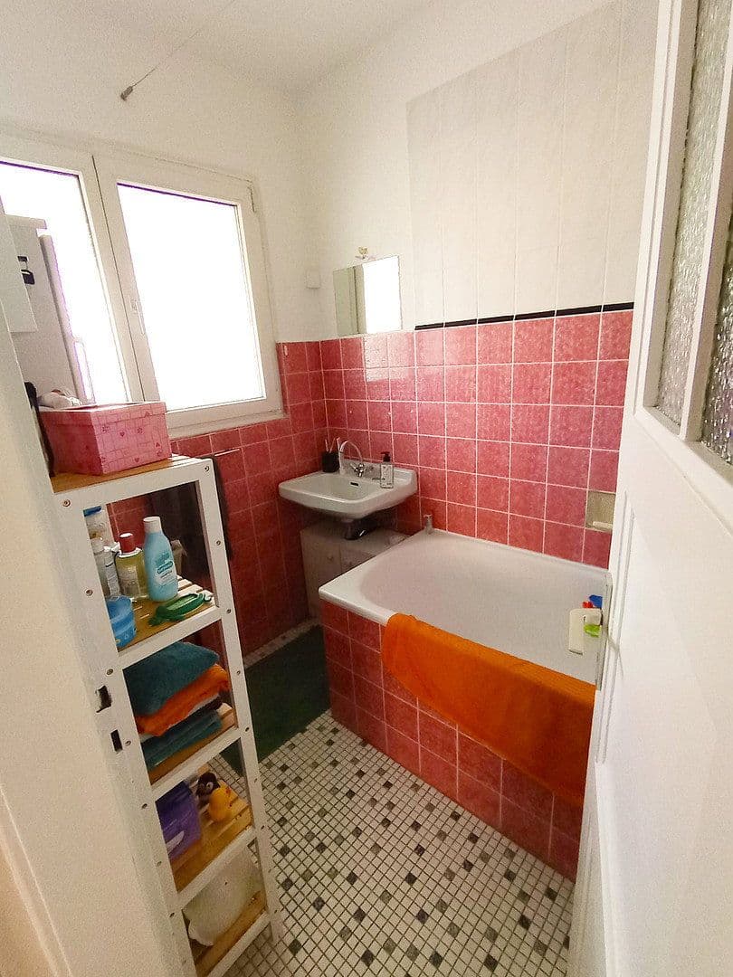 Prenájom bytu 3-izbový 75 m², Köln, Severné Porýnie - Westfálsko Prenájom bytu 3-izbový 75 m², Köln, Severné Porýnie - Westfálsko