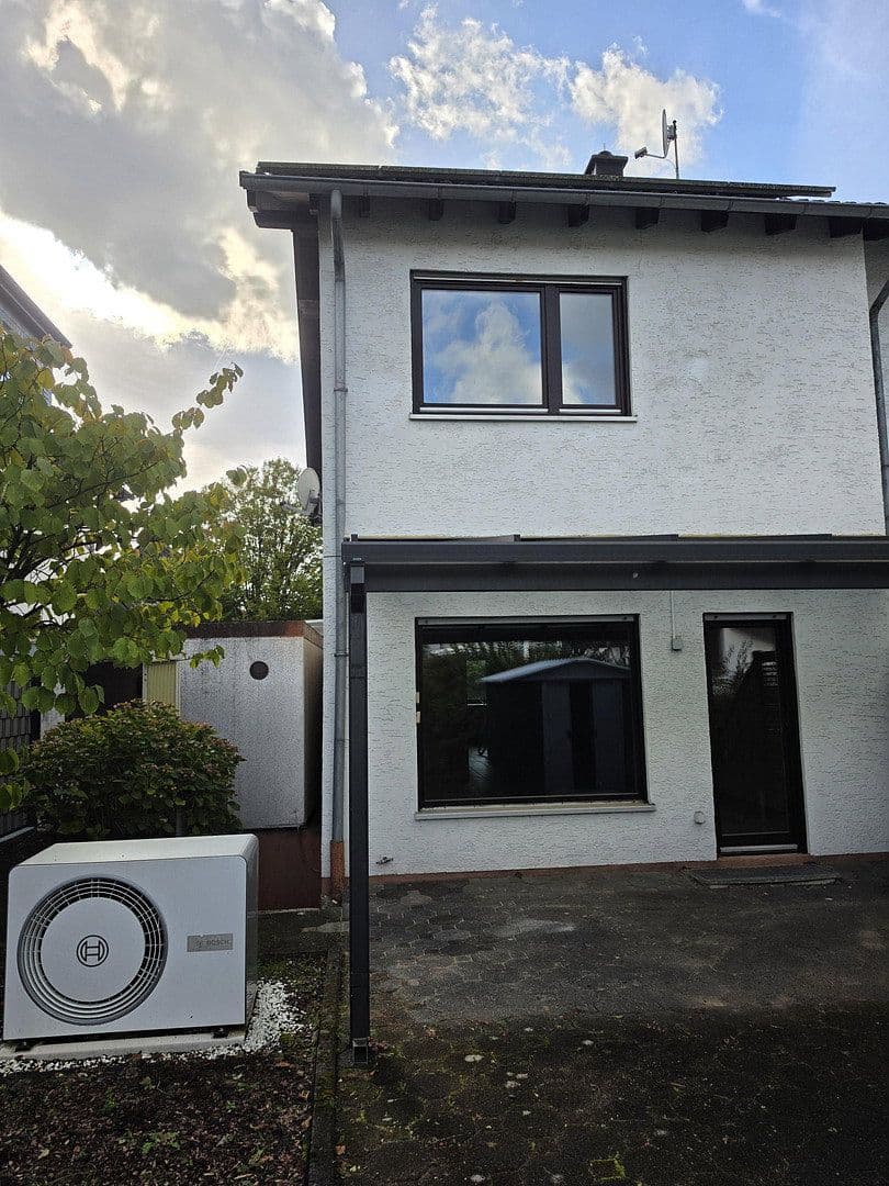 Predaj domu 134 m², pozemok 213 m², Bergisch Gladbach, Severné Porýnie - Westfálsko Predaj domu 134 m², pozemok 213 m², Bergisch Gladbach, Severné Porýnie - Westfálsko