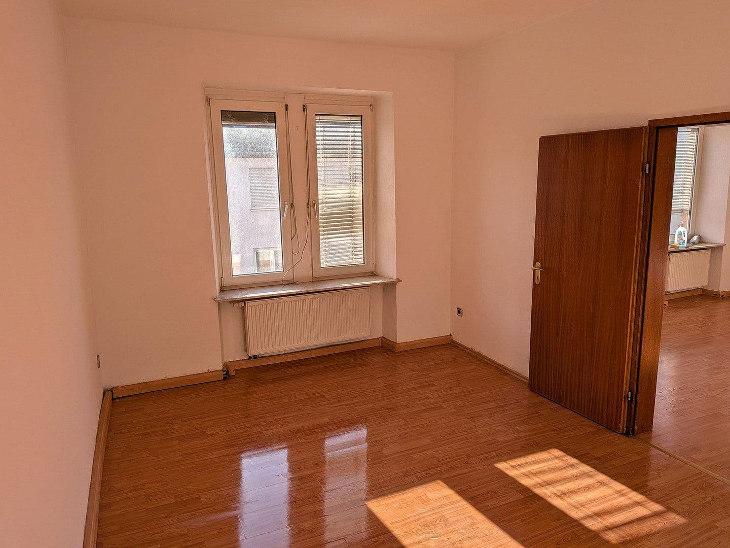 Prenájom bytu 4-izbový 110 m², Zweibrücker Str. 18, Pirmasens, Porýnie-Falcko Prenájom bytu 4-izbový 110 m², Zweibrücker Str. 18, Pirmasens, Porýnie-Falcko