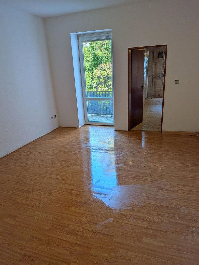 Prenájom bytu 4-izbový 110 m², Zweibrücker Str. 18, Pirmasens, Porýnie-Falcko Prenájom bytu 4-izbový 110 m², Zweibrücker Str. 18, Pirmasens, Porýnie-Falcko