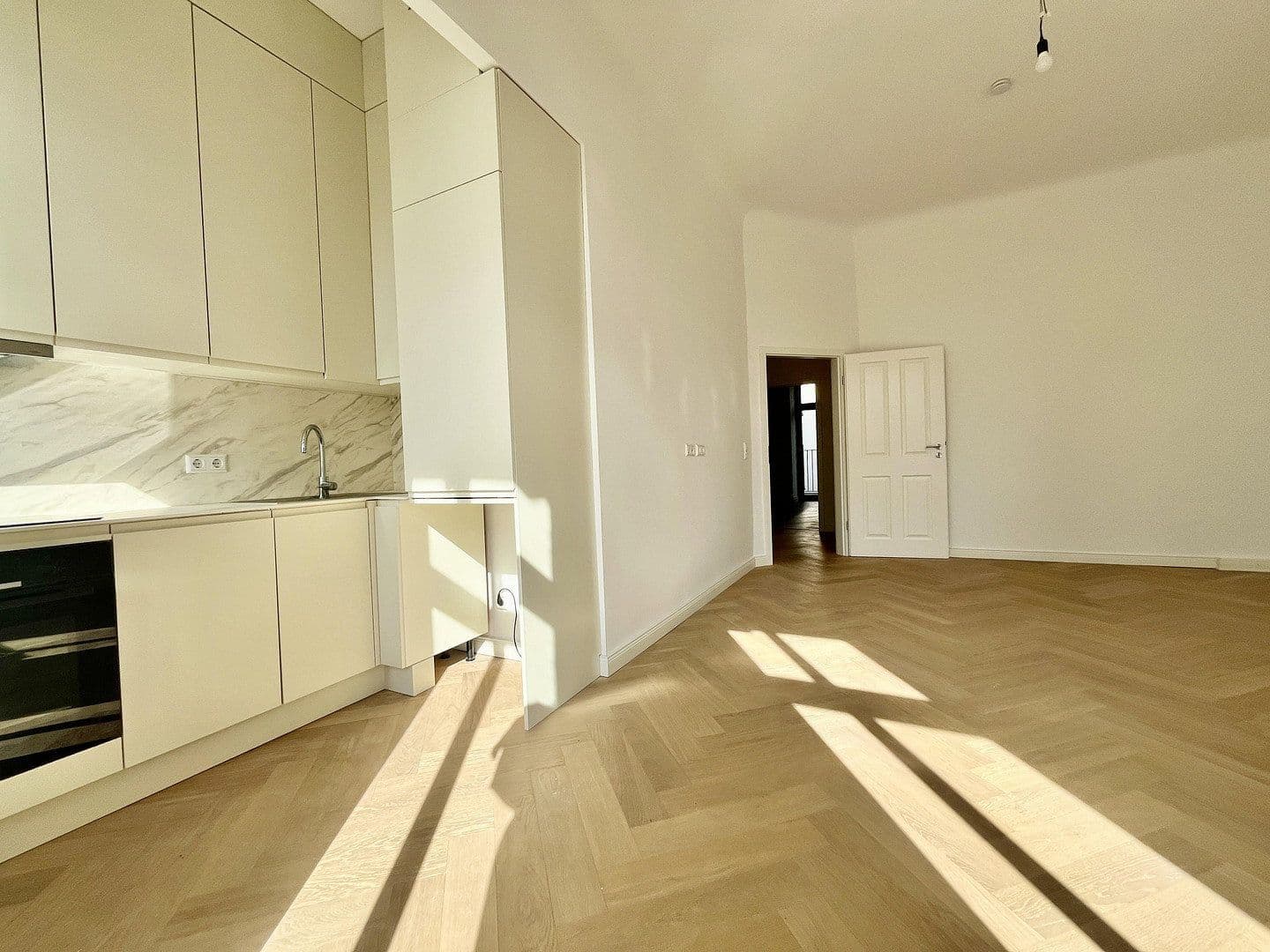 Prenájom bytu 3-izbový 59 m², Schöneberger Str. 9, Berlin, Berlín Prenájom bytu 3-izbový 59 m², Schöneberger Str. 9, Berlin, Berlín