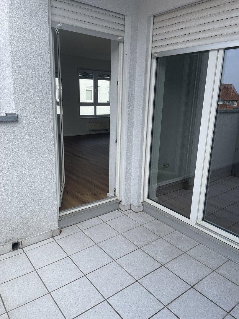 Prenájom bytu 4-izbový 84 m², Böblingen, Bádensko-Wurttembersko Prenájom bytu 4-izbový 84 m², Böblingen, Bádensko-Wurttembersko