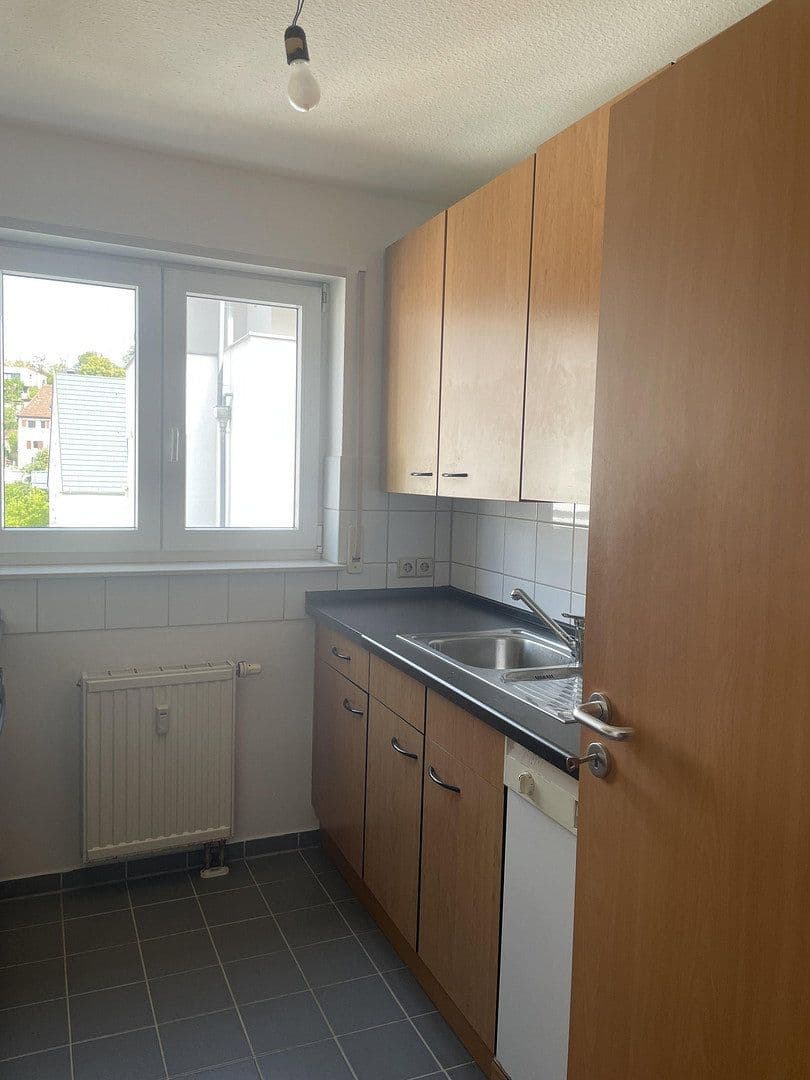 Prenájom bytu 4-izbový 84 m², Böblingen, Bádensko-Wurttembersko Prenájom bytu 4-izbový 84 m², Böblingen, Bádensko-Wurttembersko