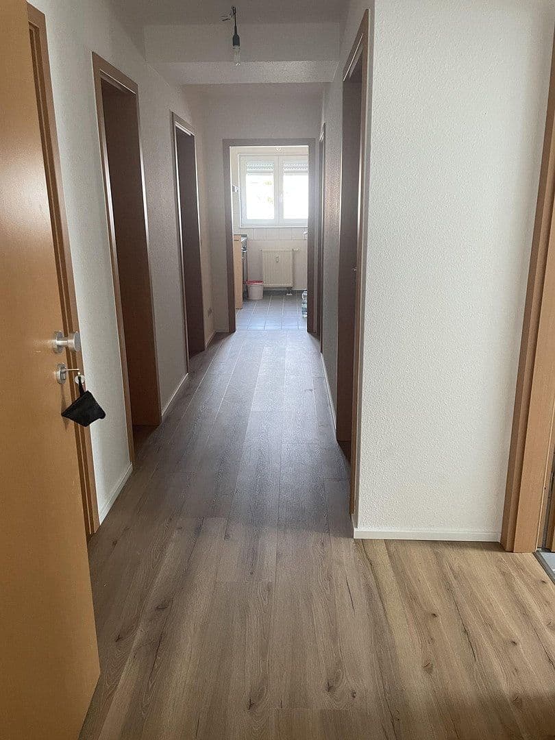 Prenájom bytu 4-izbový 84 m², Böblingen, Bádensko-Wurttembersko Prenájom bytu 4-izbový 84 m², Böblingen, Bádensko-Wurttembersko