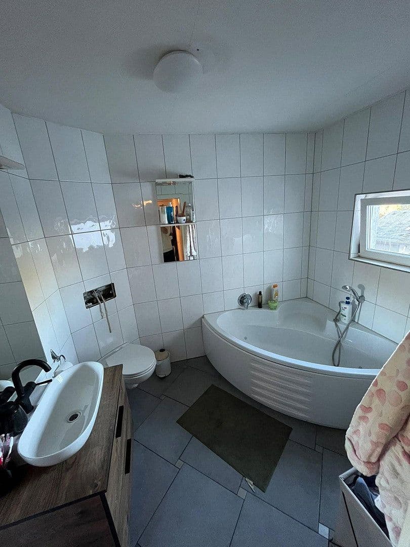 Prenájom bytu 3-izbový 87 m², Johann-Wilhelm-Straße 86, Wilhelmsfeld, Bádensko-Wurttembersko Prenájom bytu 3-izbový 87 m², Johann-Wilhelm-Straße 86, Wilhelmsfeld, Bádensko-Wurttembersko