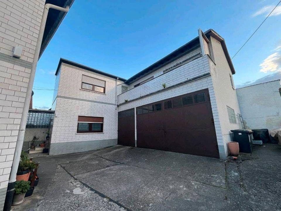 Predaj domu 349 m², pozemok 382 m², Frankfurt am Main, Hesensko Predaj domu 349 m², pozemok 382 m², Frankfurt am Main, Hesensko