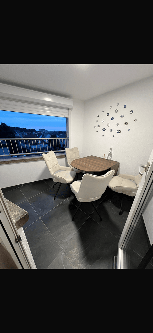 Prenájom bytu 2-izbový 75 m², Stuttgart-Wangen, Bádensko-Wurttembersko Prenájom bytu 2-izbový 75 m², Stuttgart-Wangen, Bádensko-Wurttembersko