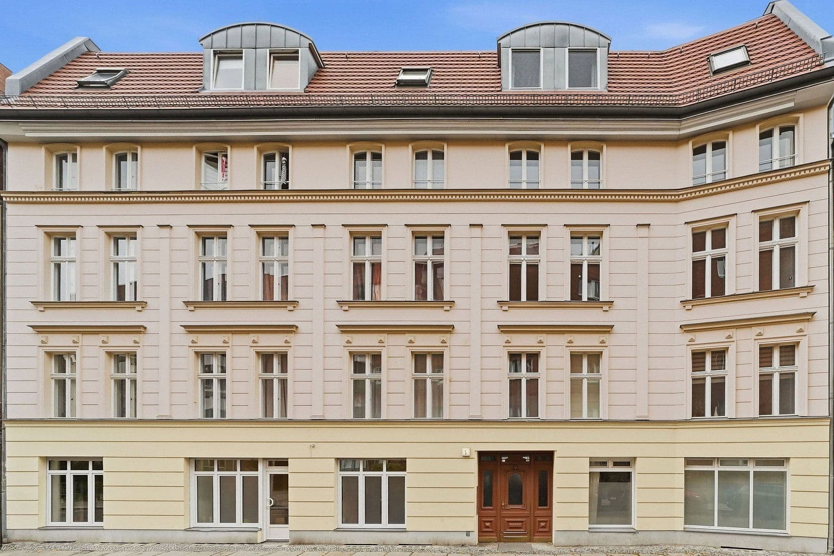 Predaj bytu 3-izbový 86 m², Berlin, Berlín Predaj bytu 3-izbový 86 m², Berlin, Berlín