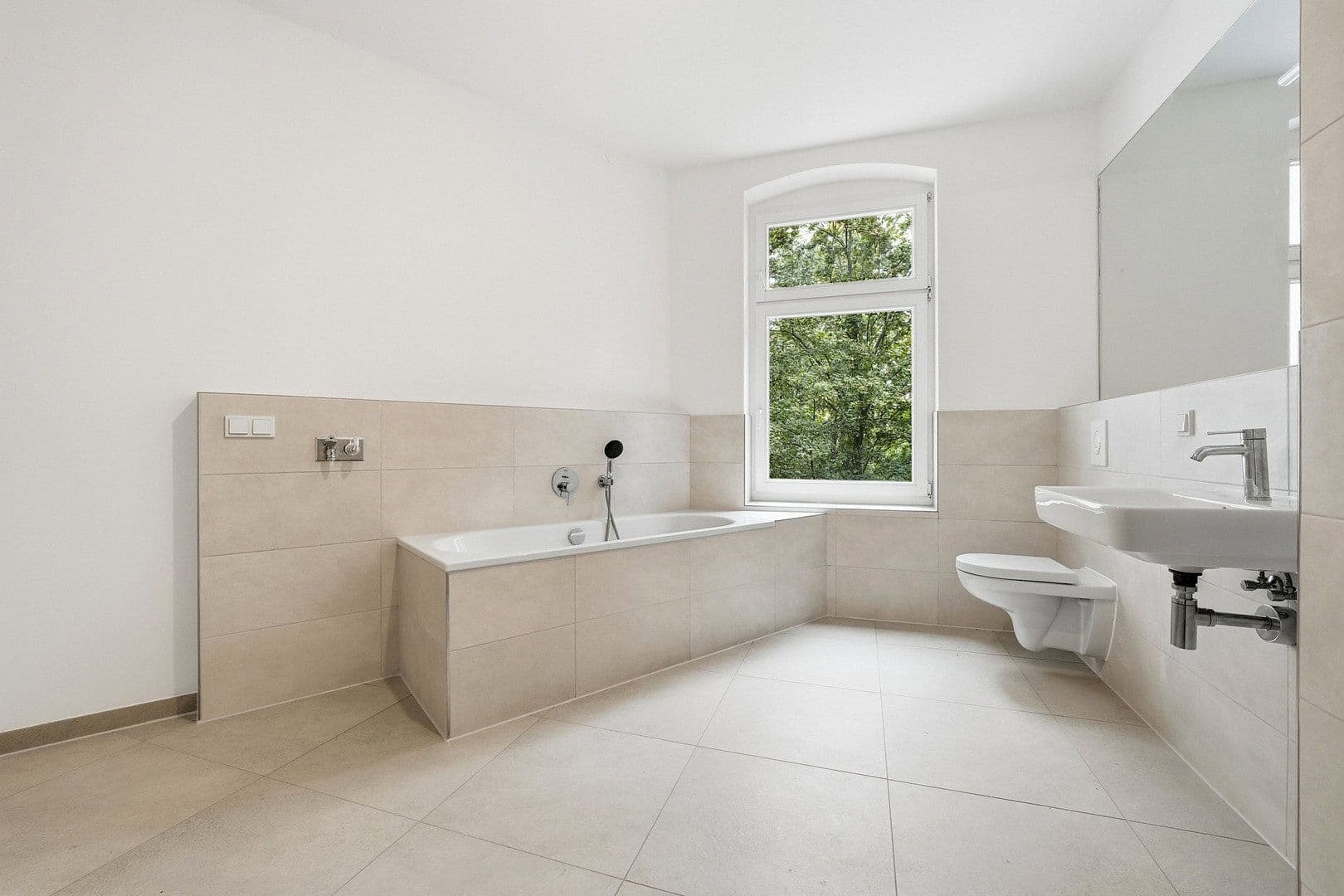 Predaj bytu 3-izbový 86 m², Berlin, Berlín Predaj bytu 3-izbový 86 m², Berlin, Berlín