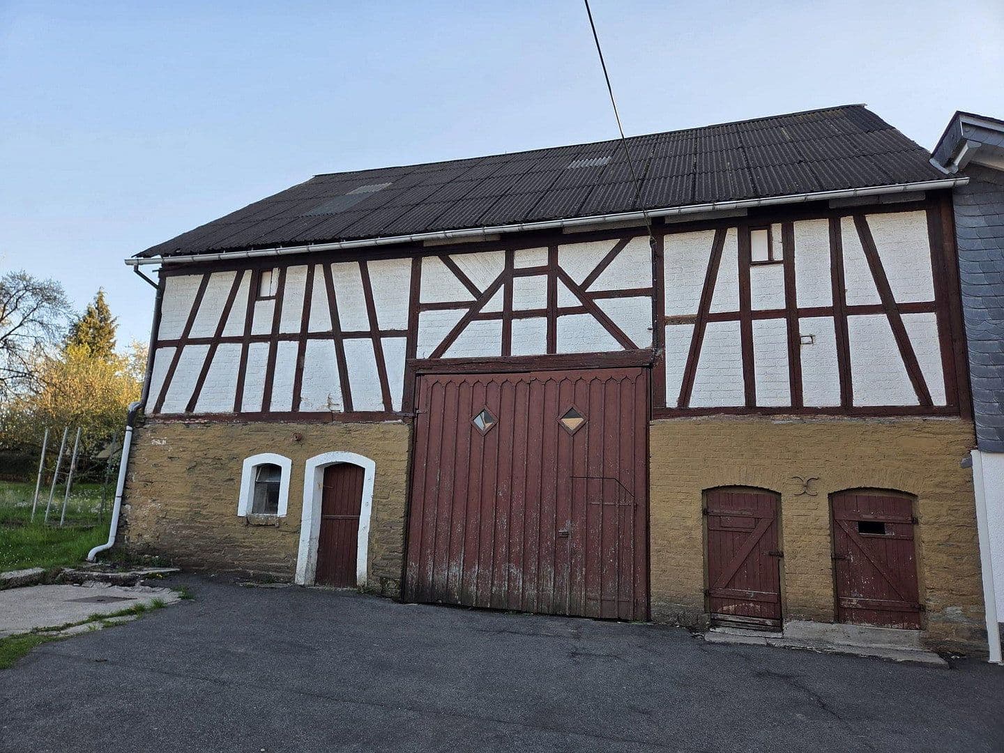 Predaj domu 158 m², pozemok 1.674 m², Hauptstraße 31, Heinzenbach, Porýnie-Falcko Predaj domu 158 m², pozemok 1.674 m², Hauptstraße 31, Heinzenbach, Porýnie-Falcko
