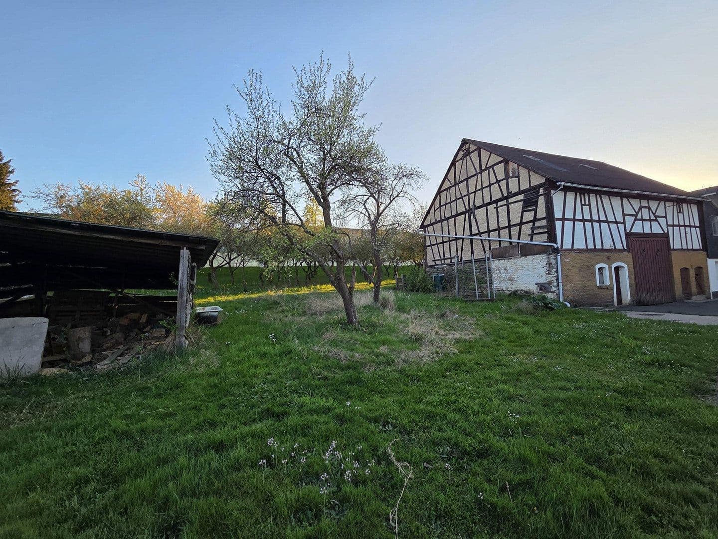 Predaj domu 158 m², pozemok 1.674 m², Hauptstraße 31, Heinzenbach, Porýnie-Falcko Predaj domu 158 m², pozemok 1.674 m², Hauptstraße 31, Heinzenbach, Porýnie-Falcko