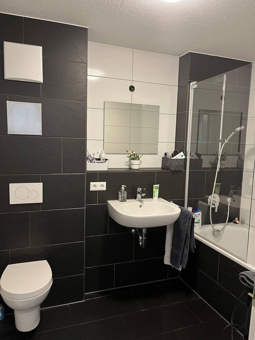 Prenájom bytu 3-izbový 89 m², Sindelfingen, Bádensko-Wurttembersko Prenájom bytu 3-izbový 89 m², Sindelfingen, Bádensko-Wurttembersko