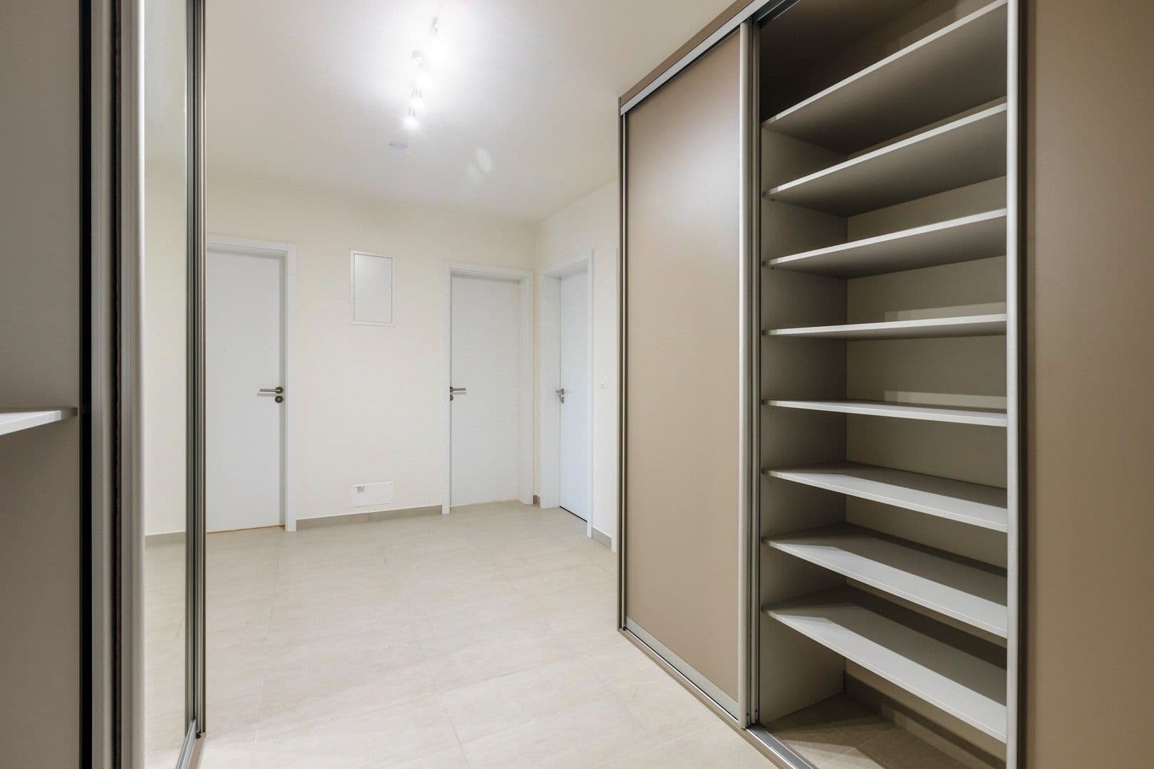 Prenájom bytu 3-izbový 83 m², Moravcových, Praha, Praha Prenájom bytu 3-izbový 83 m², Moravcových, Praha, Praha