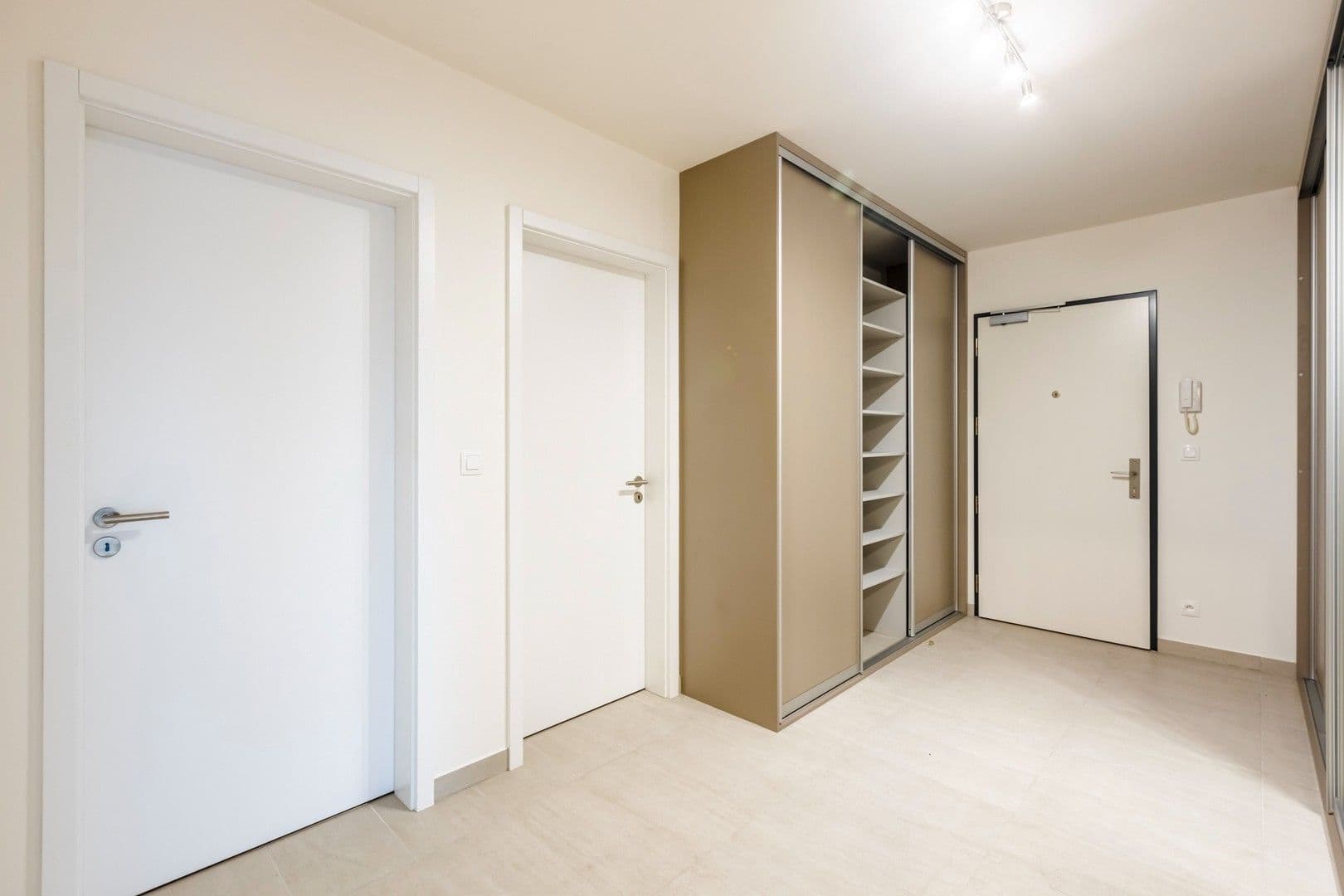 Prenájom bytu 3-izbový 83 m², Moravcových, Praha, Praha Prenájom bytu 3-izbový 83 m², Moravcových, Praha, Praha
