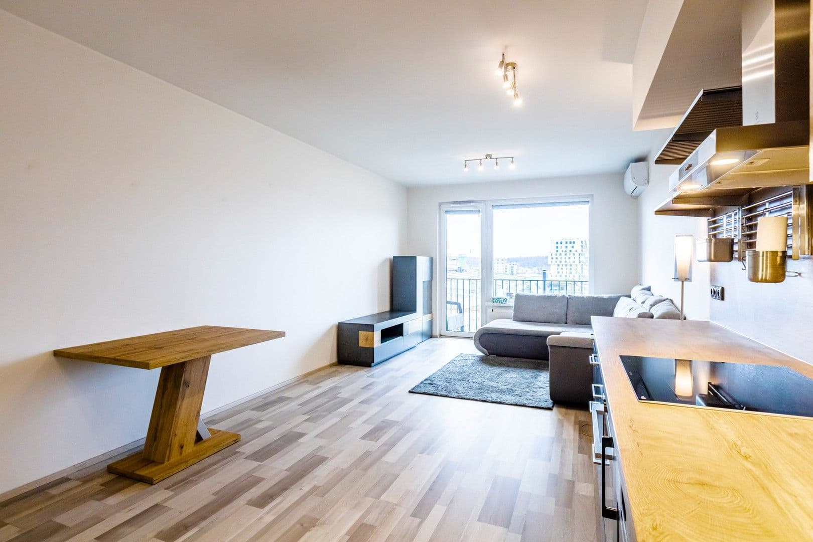 Prenájom bytu 3-izbový 83 m², Moravcových, Praha, Praha Prenájom bytu 3-izbový 83 m², Moravcových, Praha, Praha