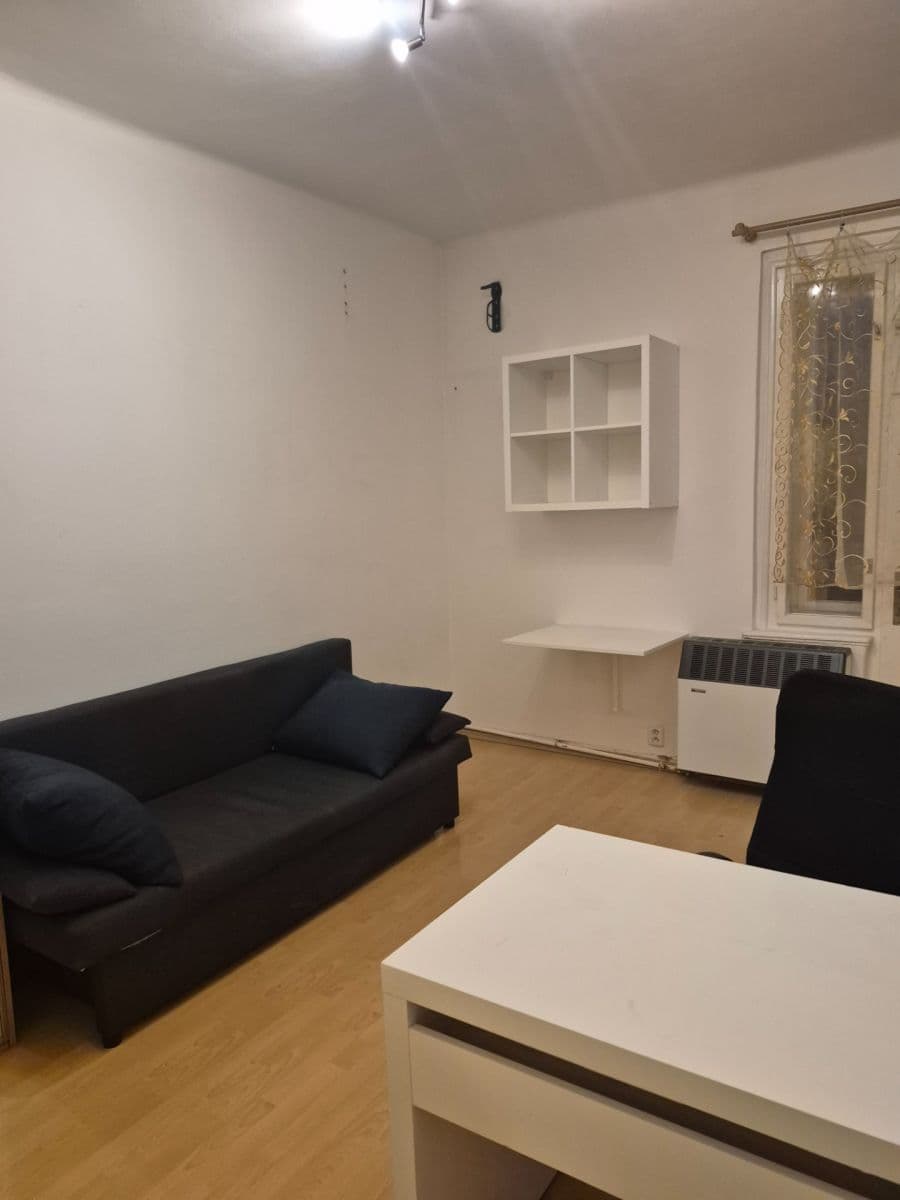 Prenájom bytu 1-izbový 28 m², Cetyňská, Praha, Praha Prenájom bytu 1-izbový 28 m², Cetyňská, Praha, Praha