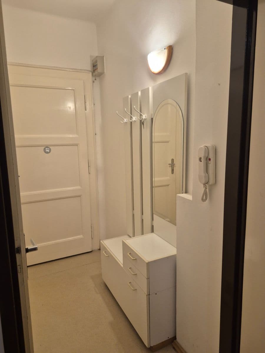 Prenájom bytu 1-izbový 28 m², Cetyňská, Praha, Praha Prenájom bytu 1-izbový 28 m², Cetyňská, Praha, Praha