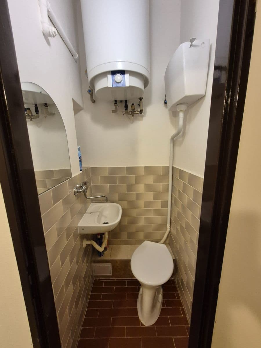 Prenájom bytu 1-izbový 28 m², Cetyňská, Praha, Praha Prenájom bytu 1-izbový 28 m², Cetyňská, Praha, Praha