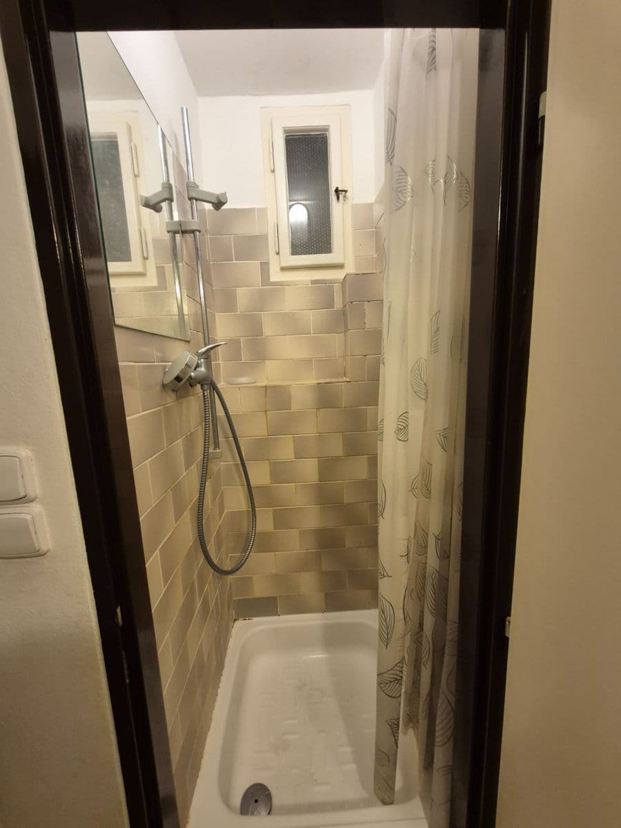 Prenájom bytu 1-izbový 28 m², Cetyňská, Praha, Praha Prenájom bytu 1-izbový 28 m², Cetyňská, Praha, Praha