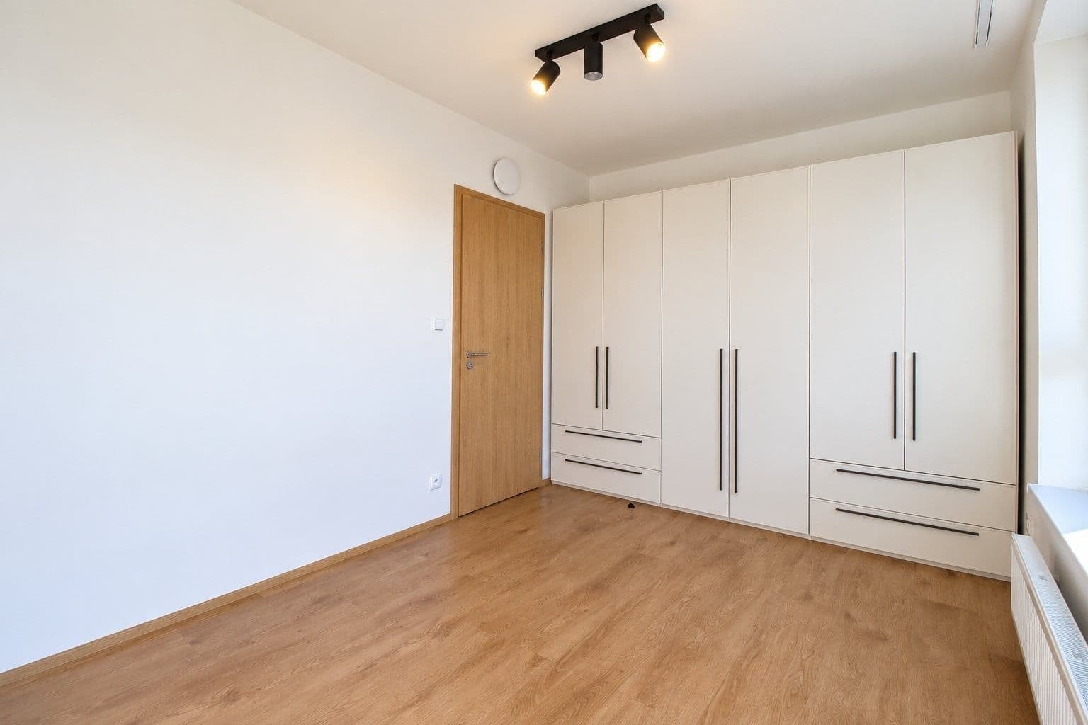Prenájom bytu 3-izbový 59 m², Nádražní, Kralupy nad Vltavou, Středočeský kraj Prenájom bytu 3-izbový 59 m², Nádražní, Kralupy nad Vltavou, Středočeský kraj