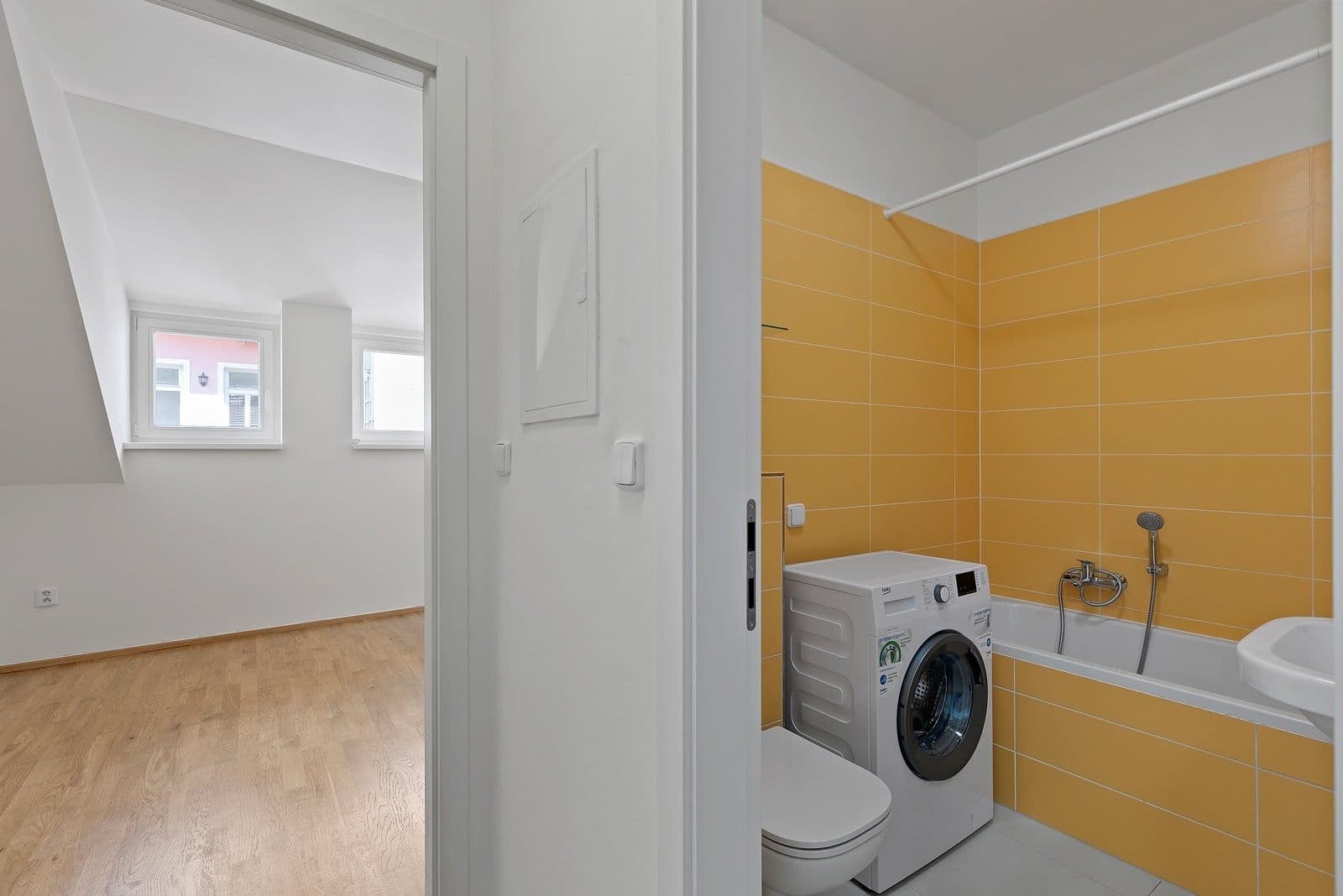 Prenájom bytu 1-izbový 34 m², Slavojova, Praha, Praha Prenájom bytu 1-izbový 34 m², Slavojova, Praha, Praha
