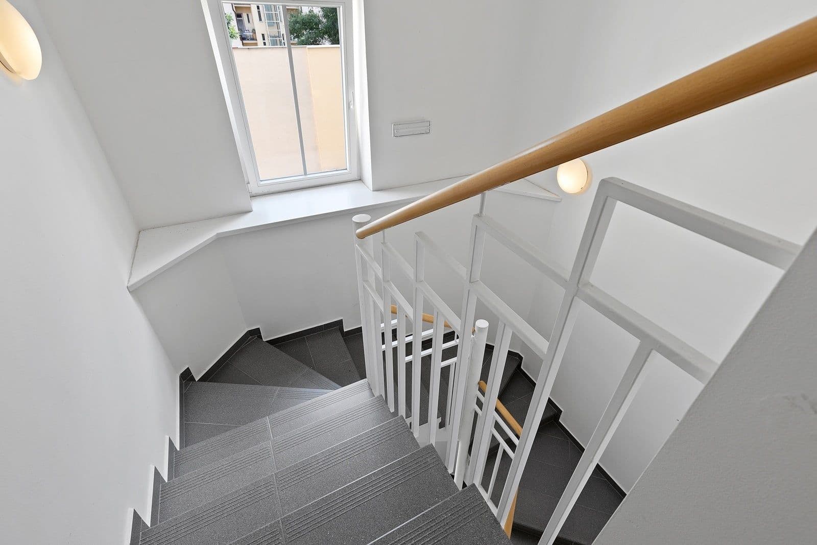 Prenájom bytu 1-izbový 34 m², Slavojova, Praha, Praha Prenájom bytu 1-izbový 34 m², Slavojova, Praha, Praha