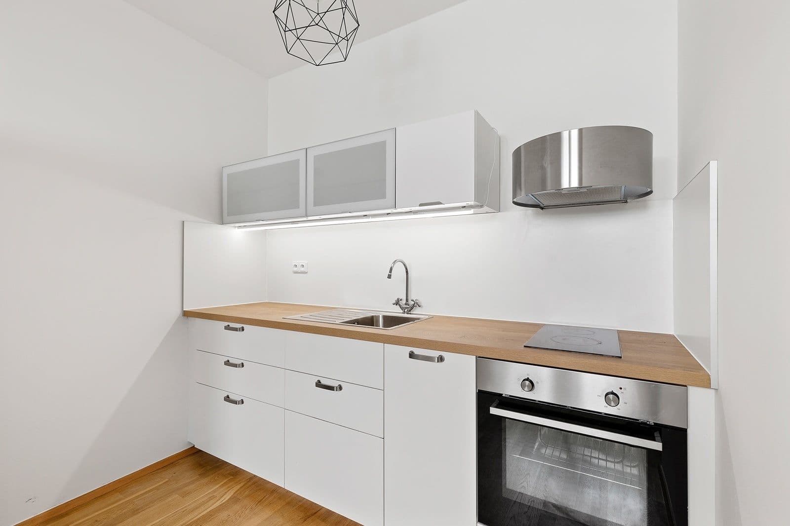 Prenájom bytu 1-izbový 34 m², Slavojova, Praha, Praha Prenájom bytu 1-izbový 34 m², Slavojova, Praha, Praha