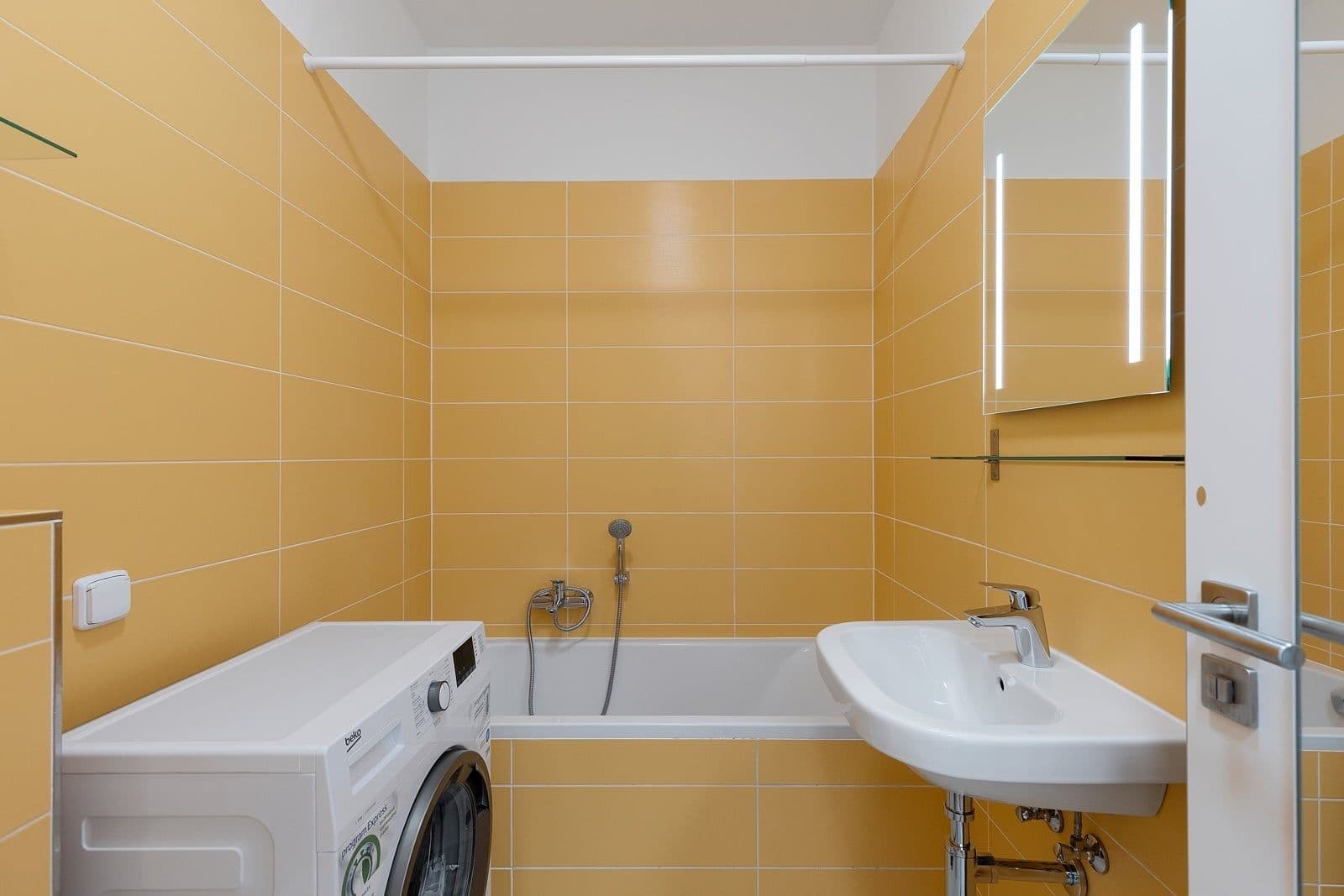 Prenájom bytu 1-izbový 34 m², Slavojova, Praha, Praha Prenájom bytu 1-izbový 34 m², Slavojova, Praha, Praha