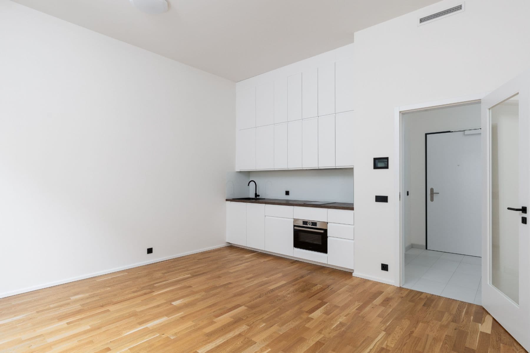 Prenájom bytu 1-izbový 30 m², Grafická, Praha, Praha Prenájom bytu 1-izbový 30 m², Grafická, Praha, Praha