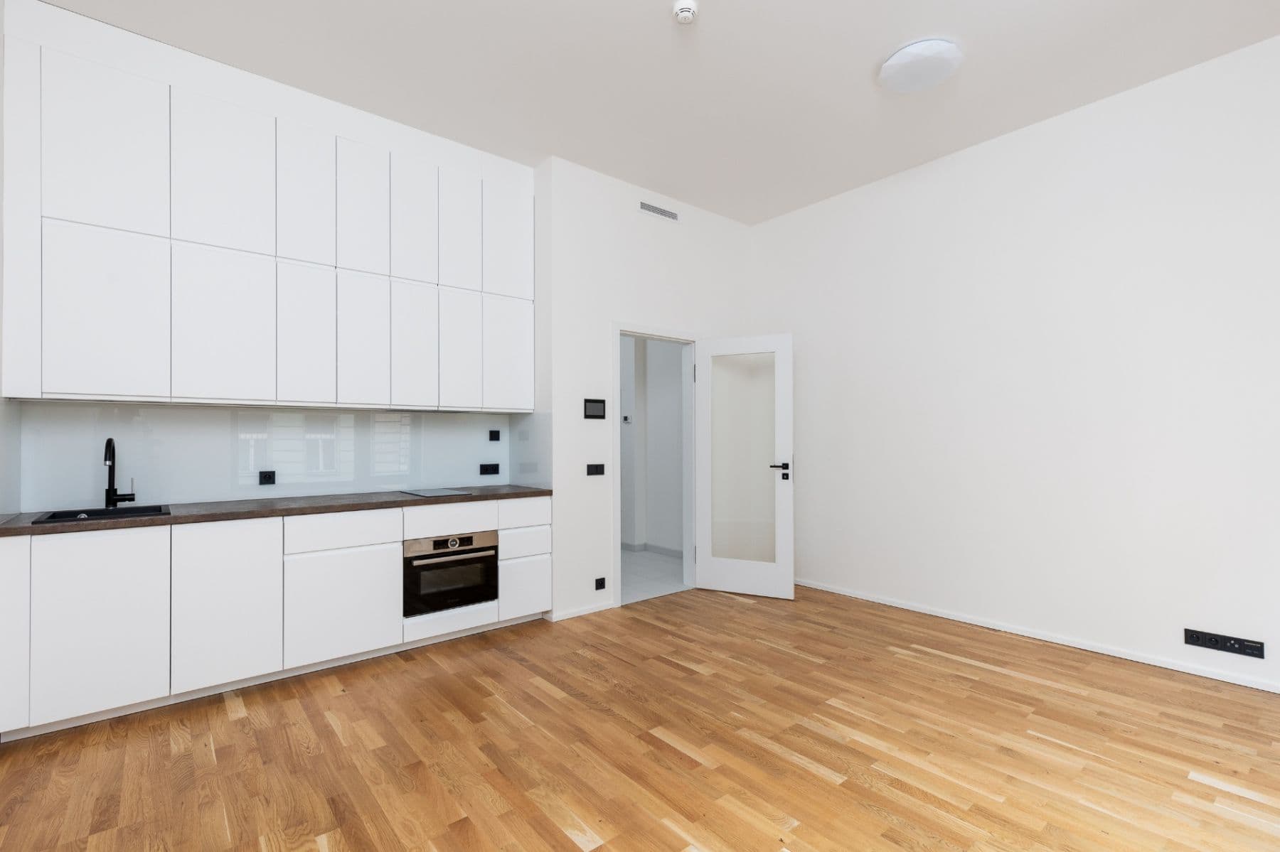 Prenájom bytu 1-izbový 30 m², Grafická, Praha, Praha Prenájom bytu 1-izbový 30 m², Grafická, Praha, Praha