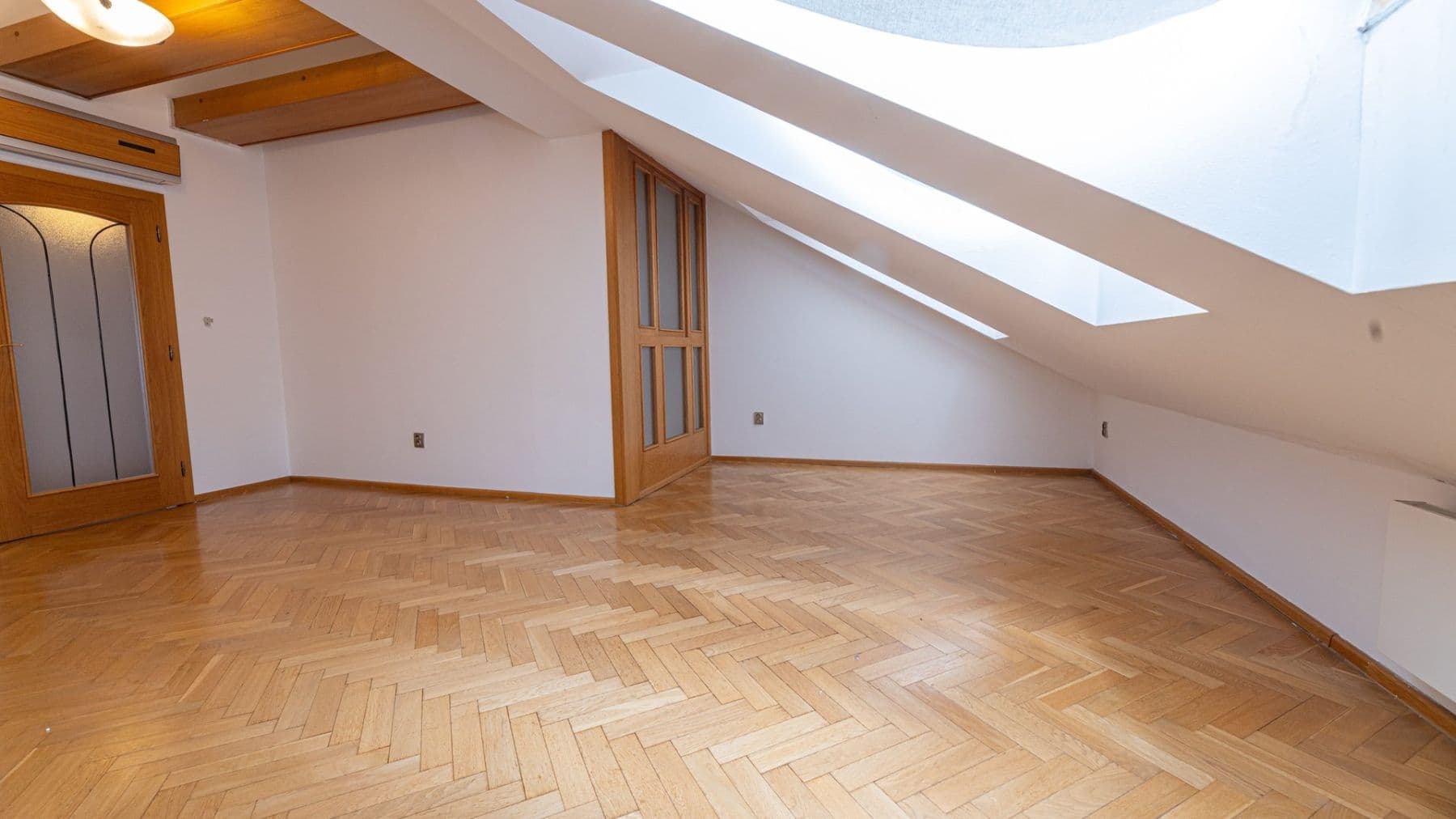 Prenájom bytu 3-izbový 117 m², Tomáškova, Praha, Praha Prenájom bytu 3-izbový 117 m², Tomáškova, Praha, Praha