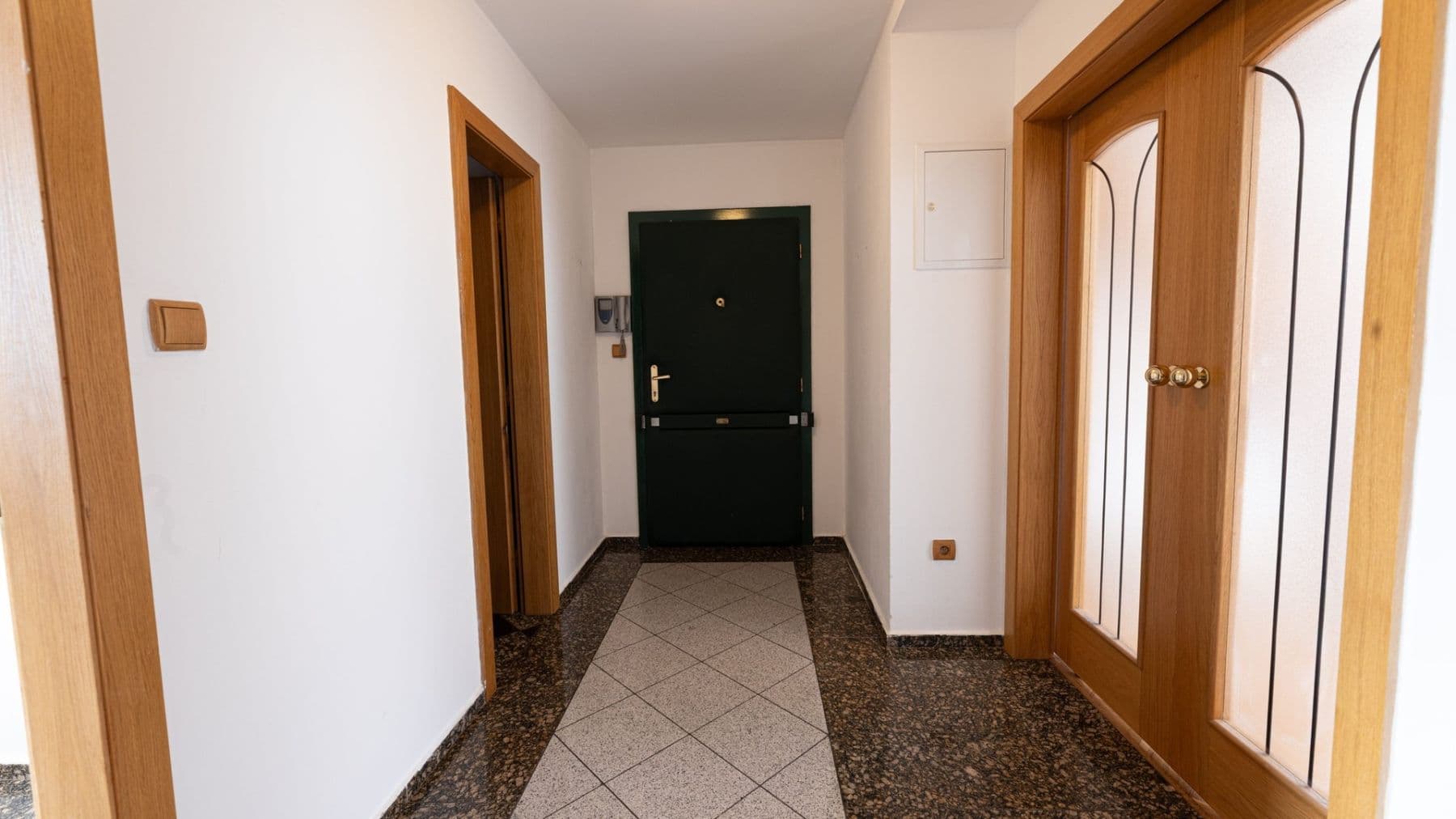 Prenájom bytu 3-izbový 117 m², Tomáškova, Praha, Praha Prenájom bytu 3-izbový 117 m², Tomáškova, Praha, Praha