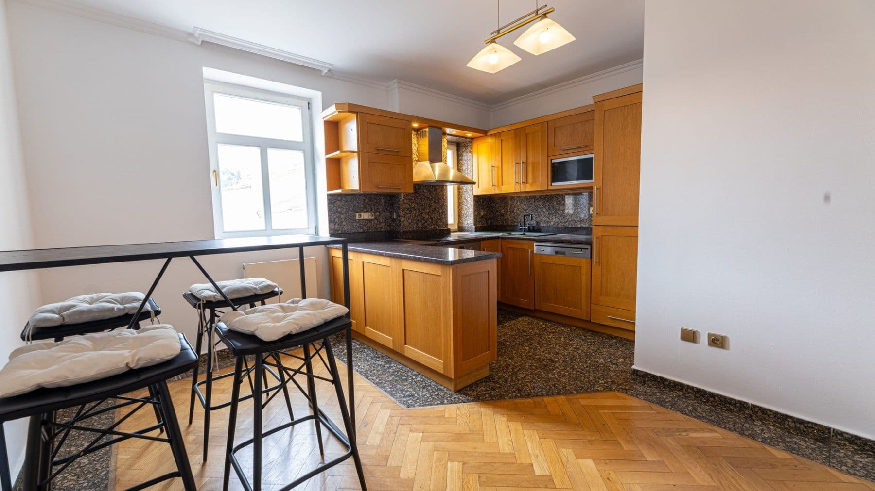 Prenájom bytu 3-izbový 117 m², Tomáškova, Praha, Praha Prenájom bytu 3-izbový 117 m², Tomáškova, Praha, Praha