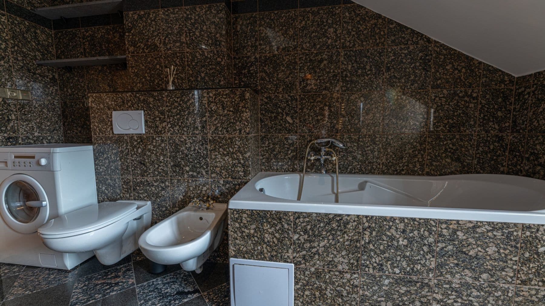 Prenájom bytu 3-izbový 117 m², Tomáškova, Praha, Praha Prenájom bytu 3-izbový 117 m², Tomáškova, Praha, Praha