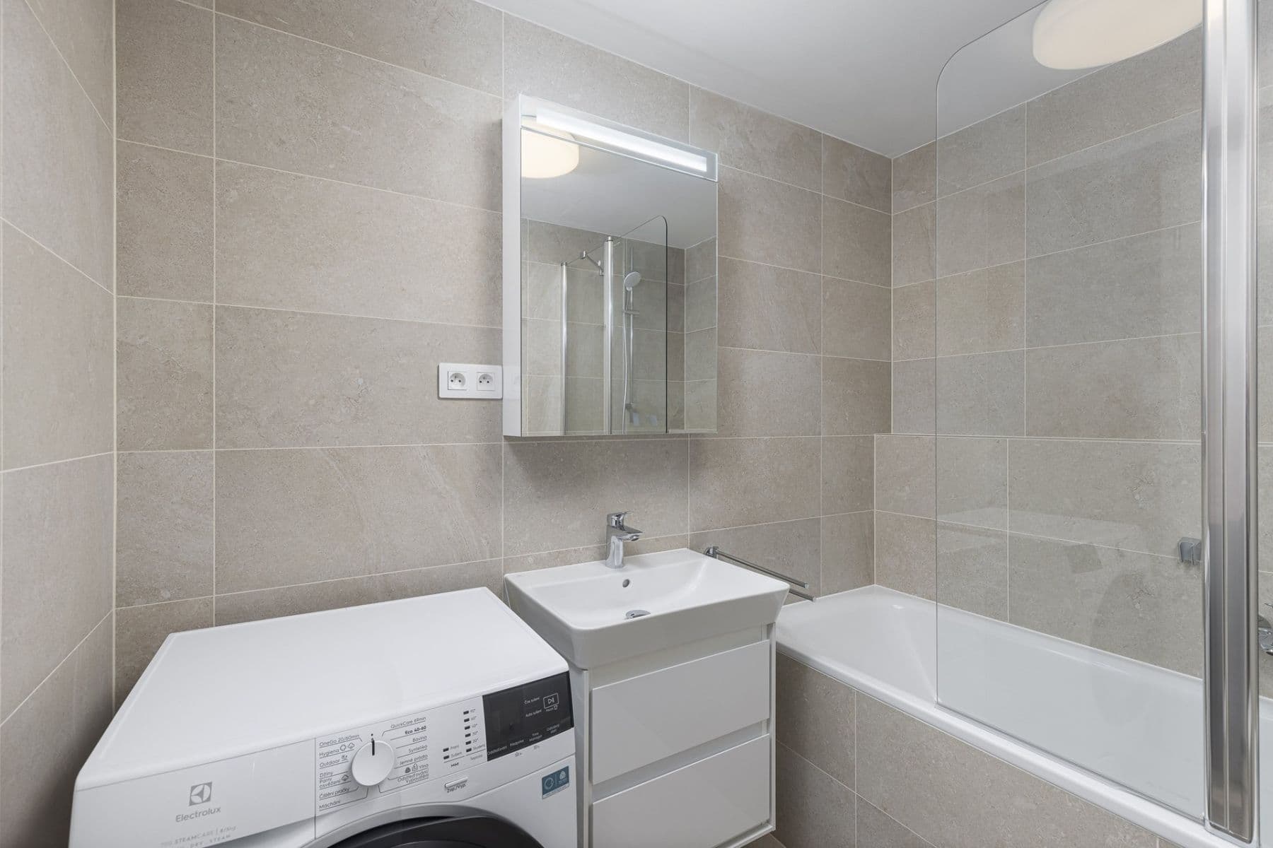 Prenájom bytu 2-izbový 44 m², Nebřenická, Praha, Praha Prenájom bytu 2-izbový 44 m², Nebřenická, Praha, Praha