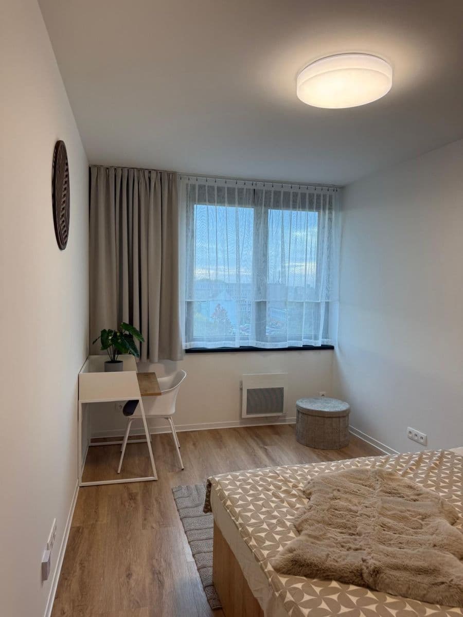 Prenájom bytu 1-izbový 28 m², Na Větrníku, Praha, Praha Prenájom bytu 1-izbový 28 m², Na Větrníku, Praha, Praha