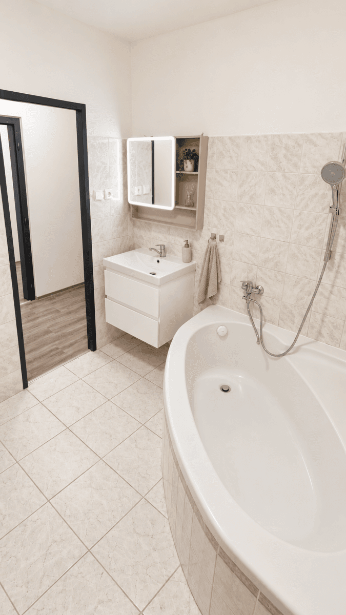 Prenájom bytu 3-izbový 68 m², Chodovická, Praha, Praha Prenájom bytu 3-izbový 68 m², Chodovická, Praha, Praha