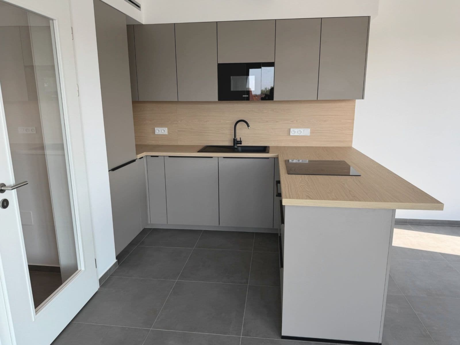 Prenájom bytu 4-izbový 90 m², Práčská, Praha, Praha Prenájom bytu 4-izbový 90 m², Práčská, Praha, Praha