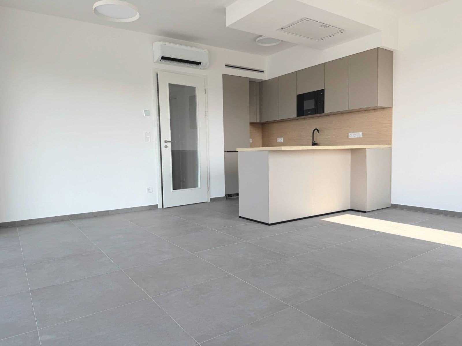 Prenájom bytu 4-izbový 90 m², Práčská, Praha, Praha Prenájom bytu 4-izbový 90 m², Práčská, Praha, Praha