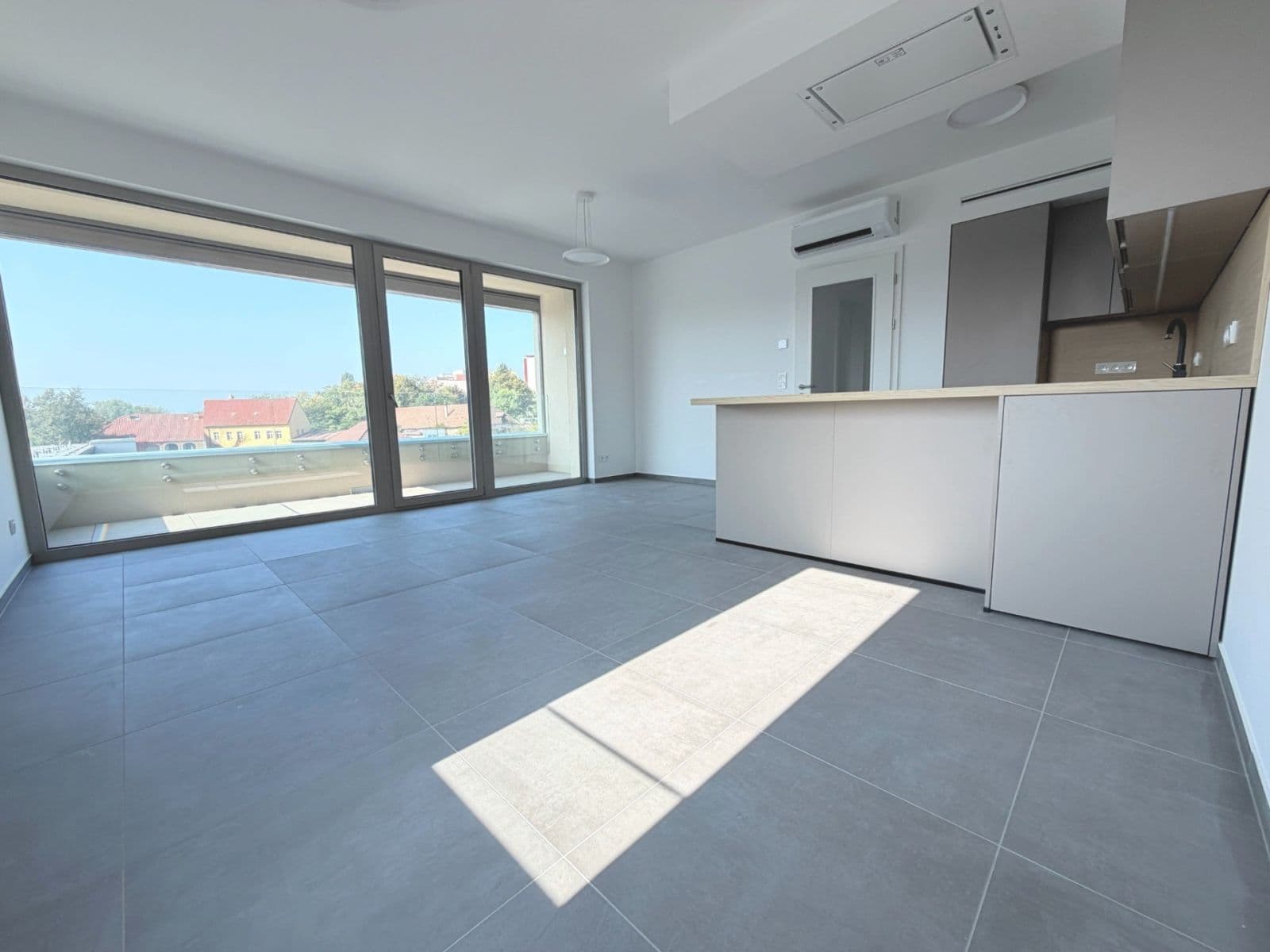 Prenájom bytu 4-izbový 90 m², Práčská, Praha, Praha Prenájom bytu 4-izbový 90 m², Práčská, Praha, Praha