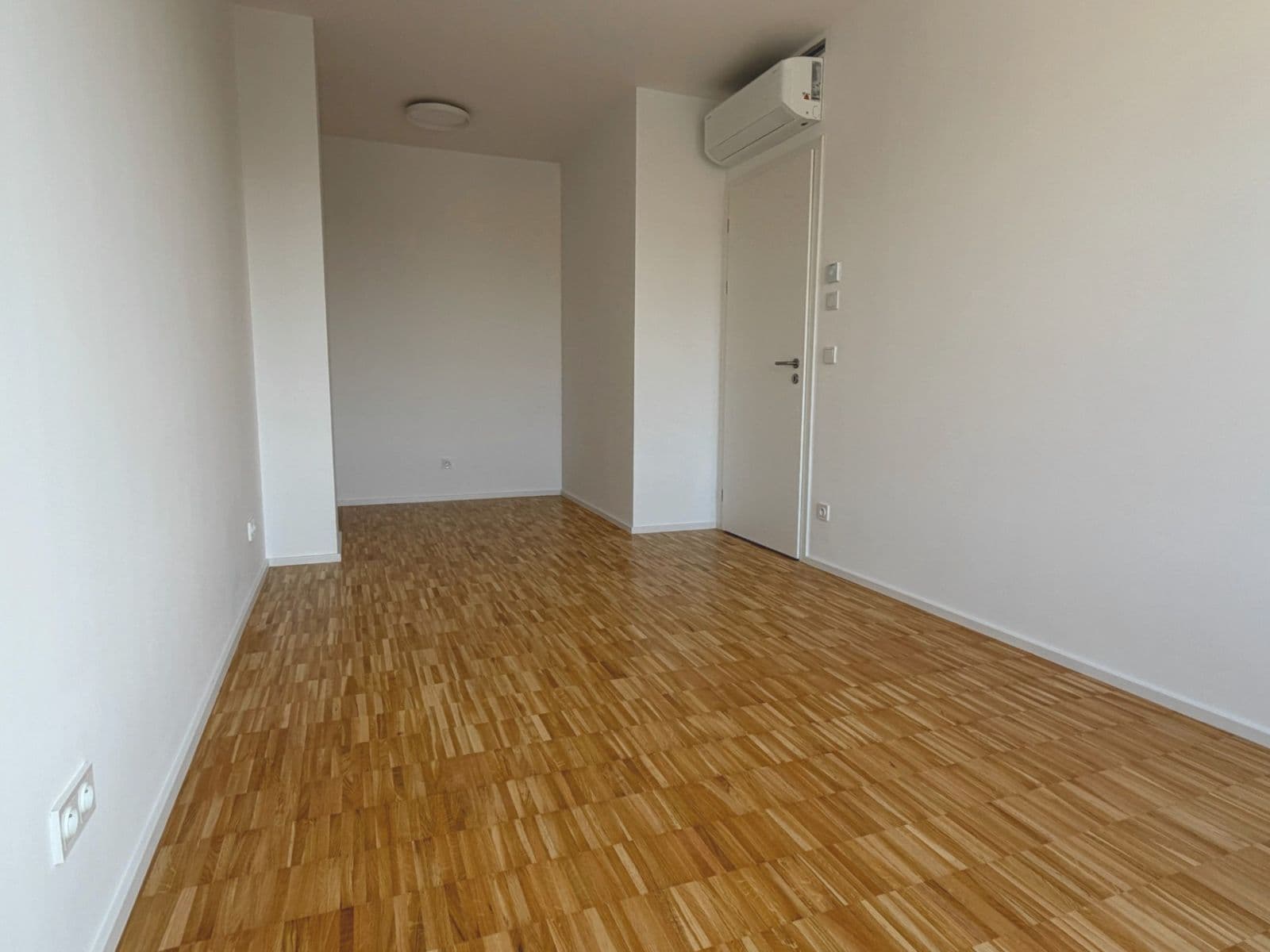 Prenájom bytu 4-izbový 90 m², Práčská, Praha, Praha Prenájom bytu 4-izbový 90 m², Práčská, Praha, Praha