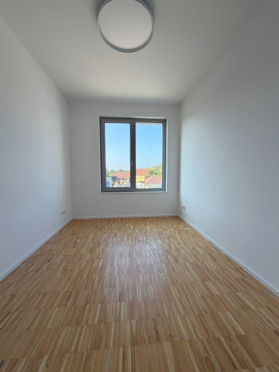 Prenájom bytu 4-izbový 90 m², Práčská, Praha, Praha Prenájom bytu 4-izbový 90 m², Práčská, Praha, Praha